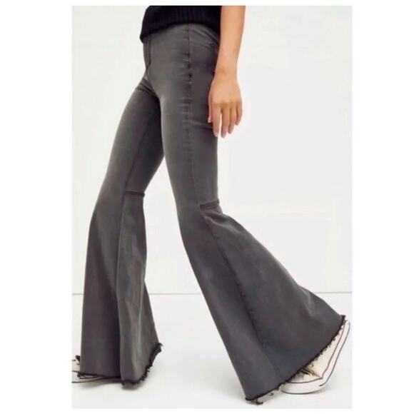 Free People‎ Women Gray Just Float On Bell Bottom Flare Raw Hem Jeans Size 26 - Picture 2 of 12